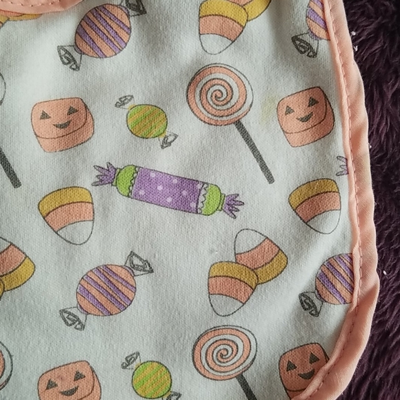 Lot 5 bibs: 2 Halloween and 3 embroidered animals - Picture 6 of 8